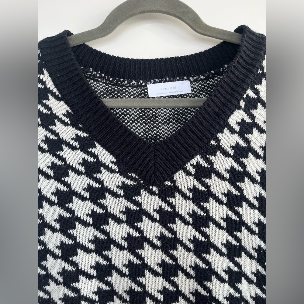 Black and White Oak & Fort Sweater Vest - Picture 4 of 8